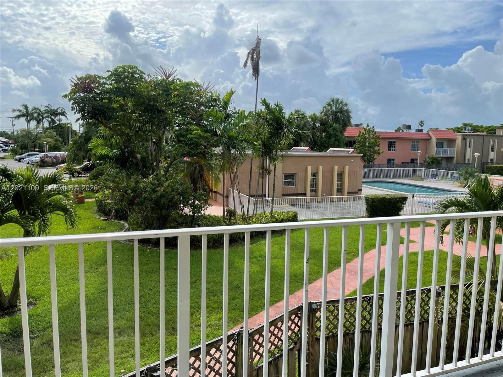 DORAL GARDENS II CONDO · #212 in Doral - Photo 2