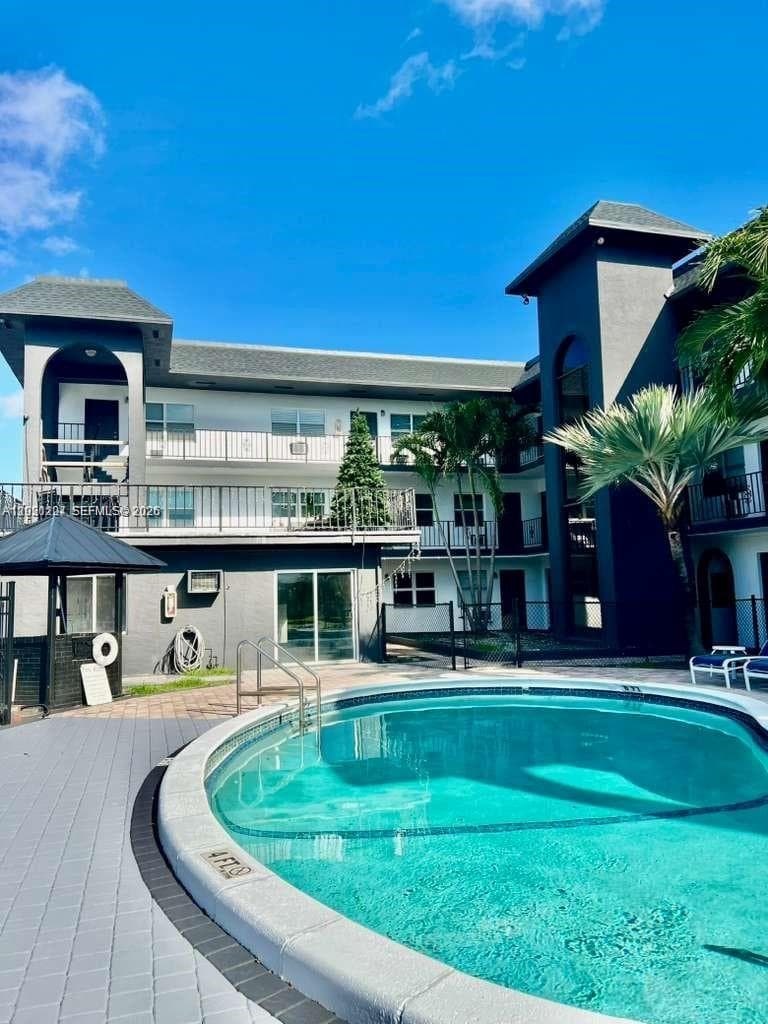 SOUTHDALE CONDO · #305 in Fort Lauderdale - Photo 2