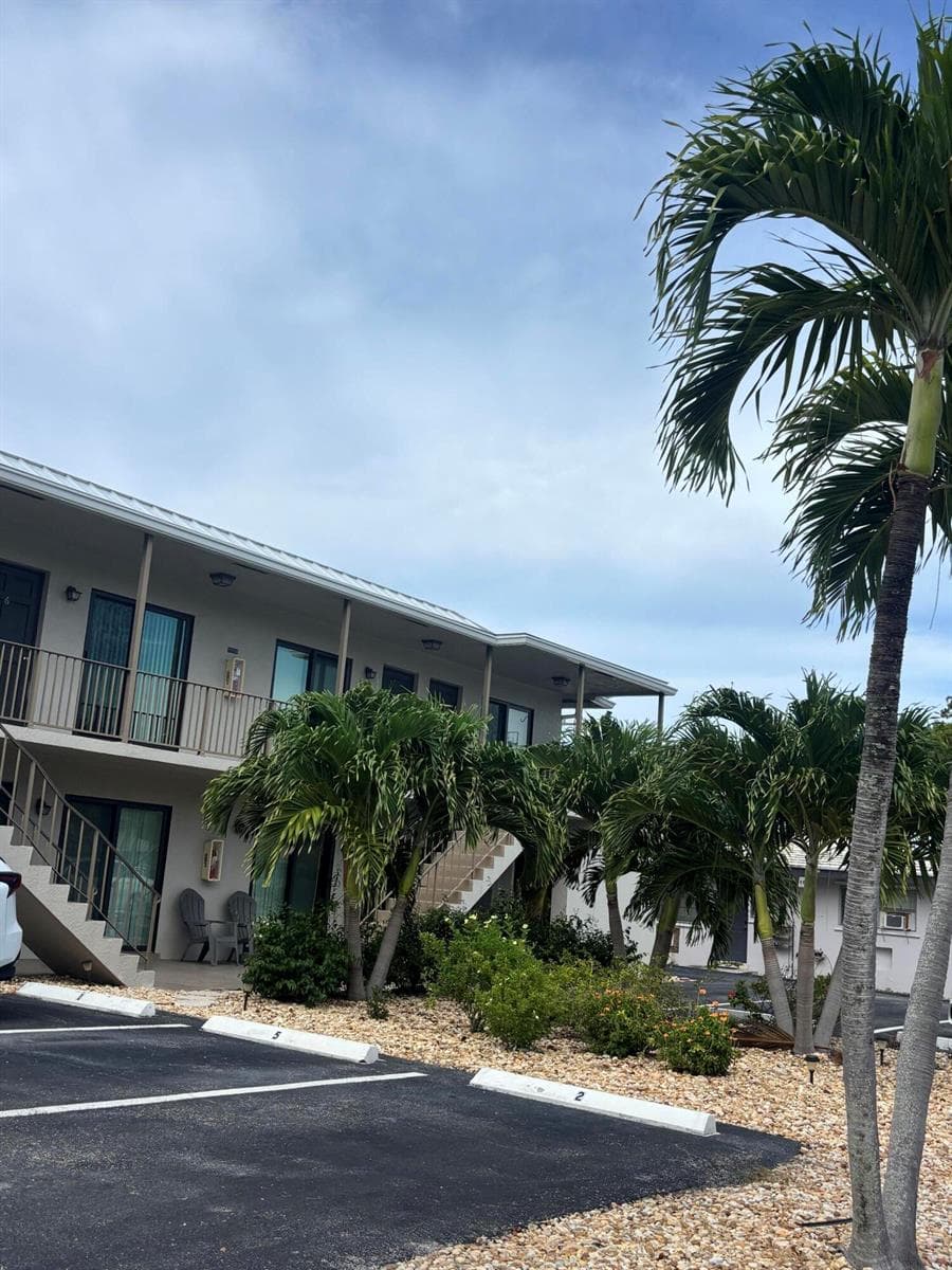 521 Ne 45th Street #7