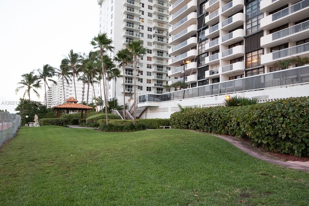 LEXCELLENCE CONDO · #703 in Miami Beach - Photo 27