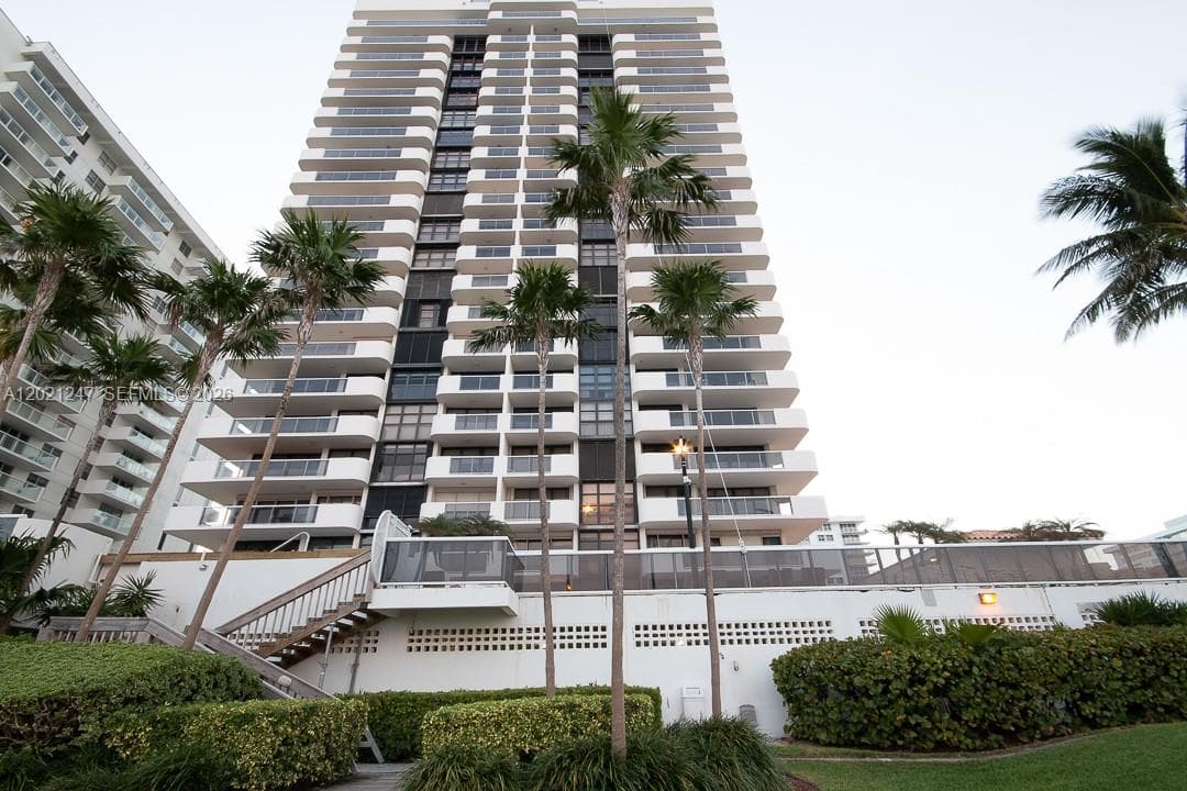 LEXCELLENCE CONDO · #703 in Miami Beach - Photo 1