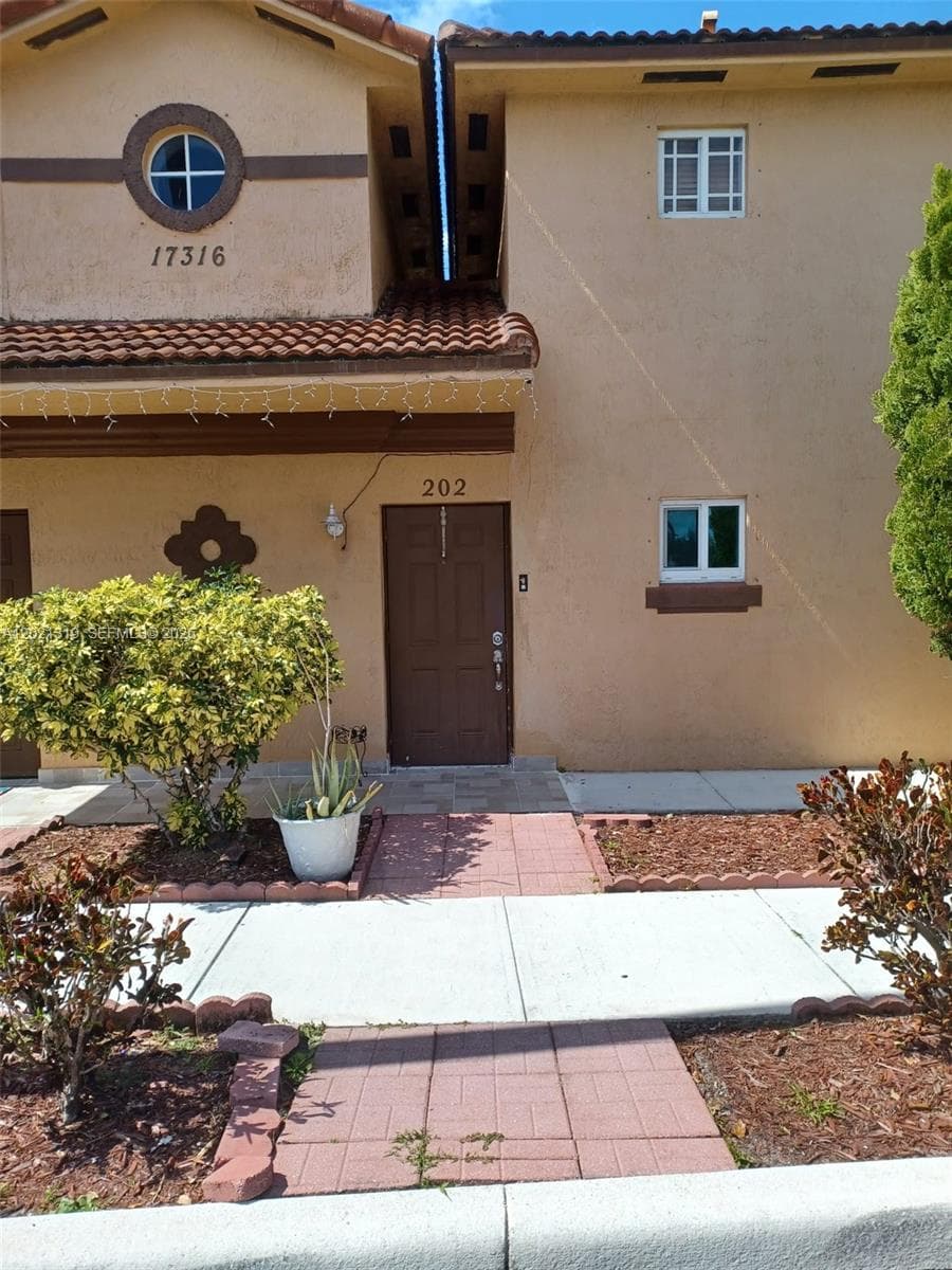 BELLEVIEW VILLAS CONDO 1 · #202 in Hialeah - Photo 2