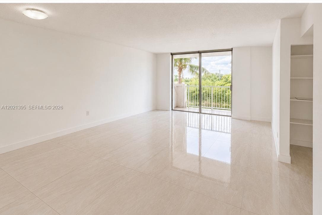 KEYSTONE TOWERS CONDO · #310 in North Miami - Photo 2