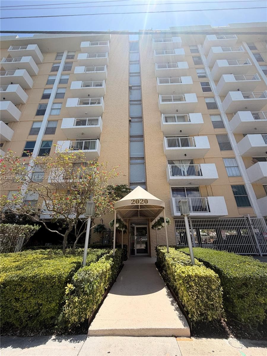 KEYSTONE TOWERS CONDO · #310 in North Miami - Photo 12