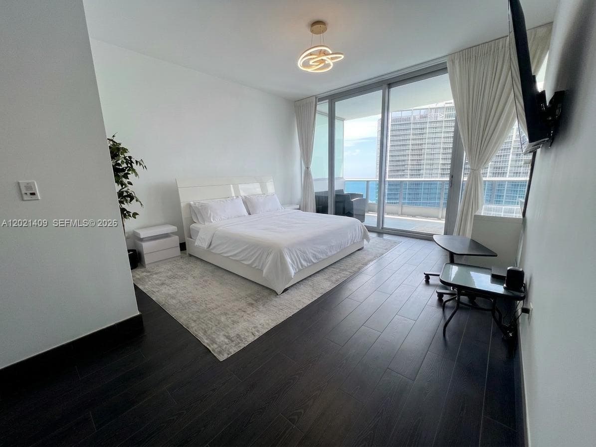 Epic · #5004 in Miami - Photo 16