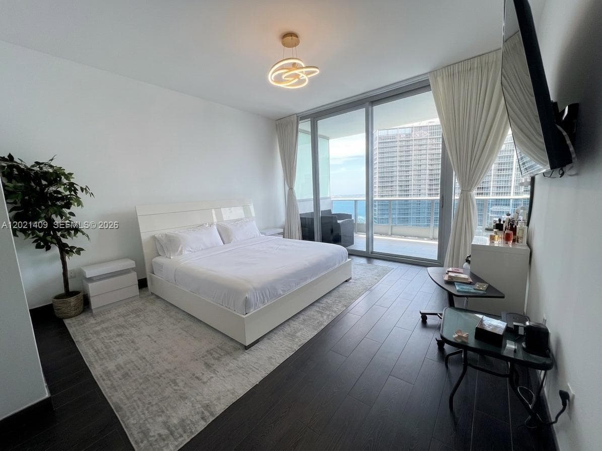Epic · #5004 in Miami - Photo 15