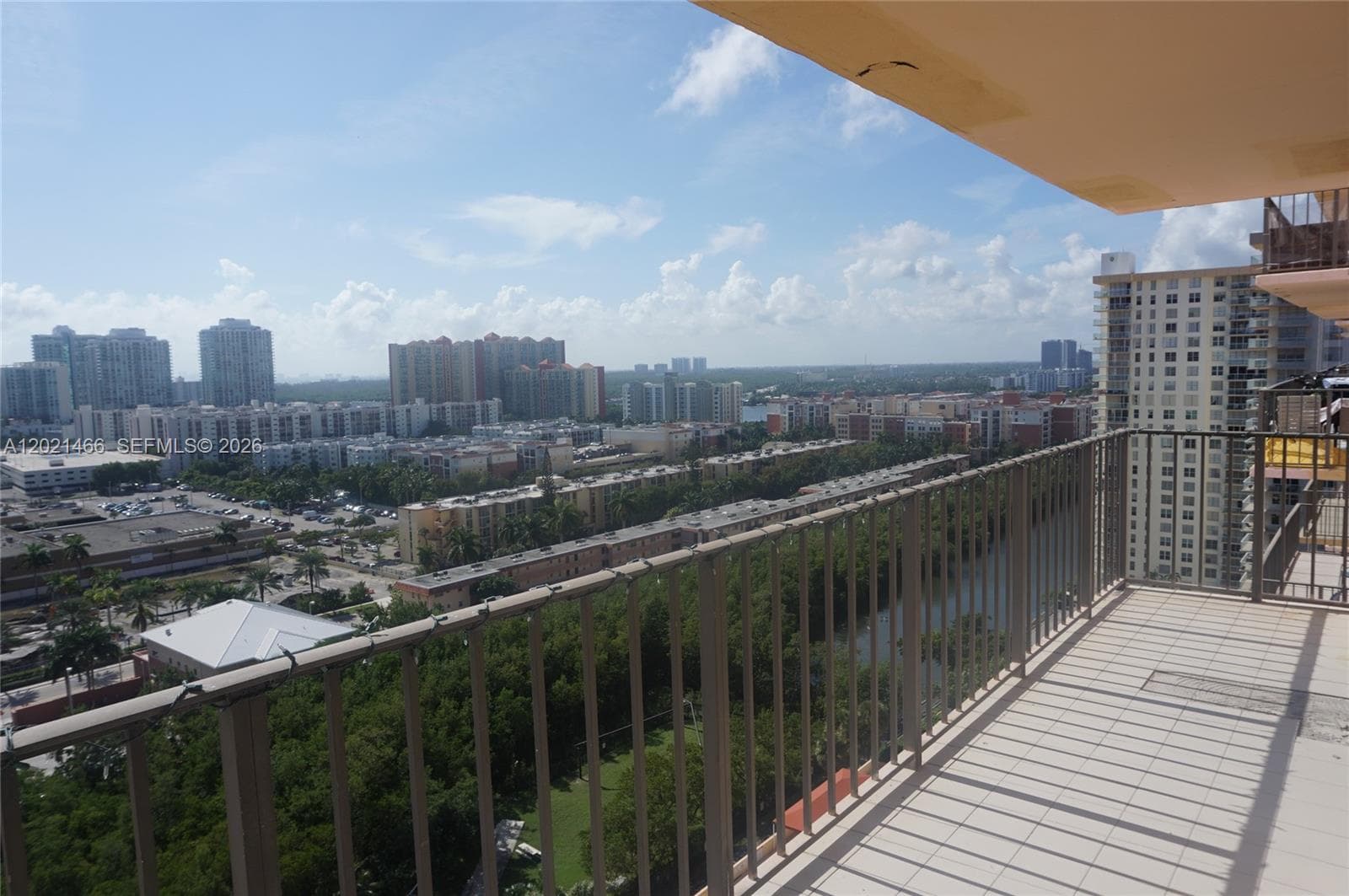 WINSTON TOWERS 600 CONDO · #1904 in Sunny Isles Beach - Photo 3