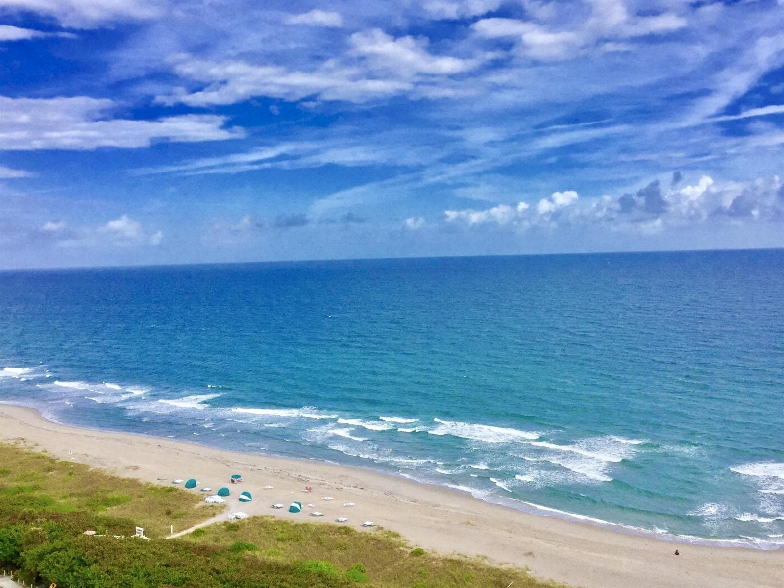 840 ft ATTENDED, PRISTINE PRIVATE BEACH