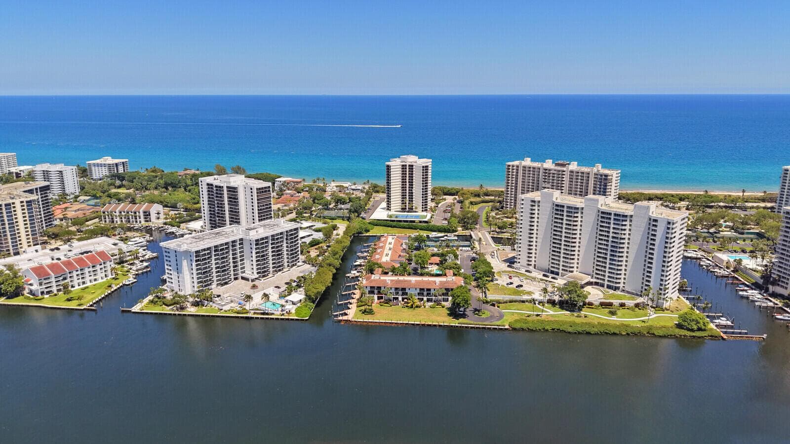 DIRECT INTRACOASTAL TOWNHOUSES