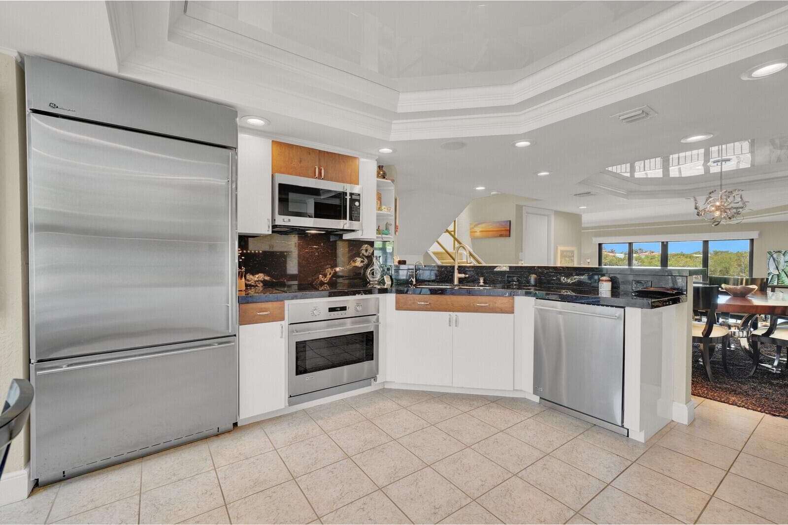 OPEN GOURMET QUARTZITE KITCHEN