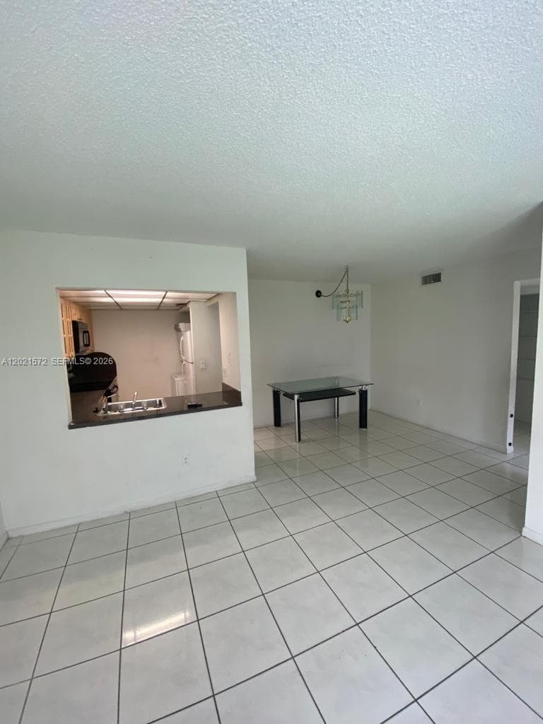 LAGO GRANDE · #13-21 in Hialeah - Photo 17