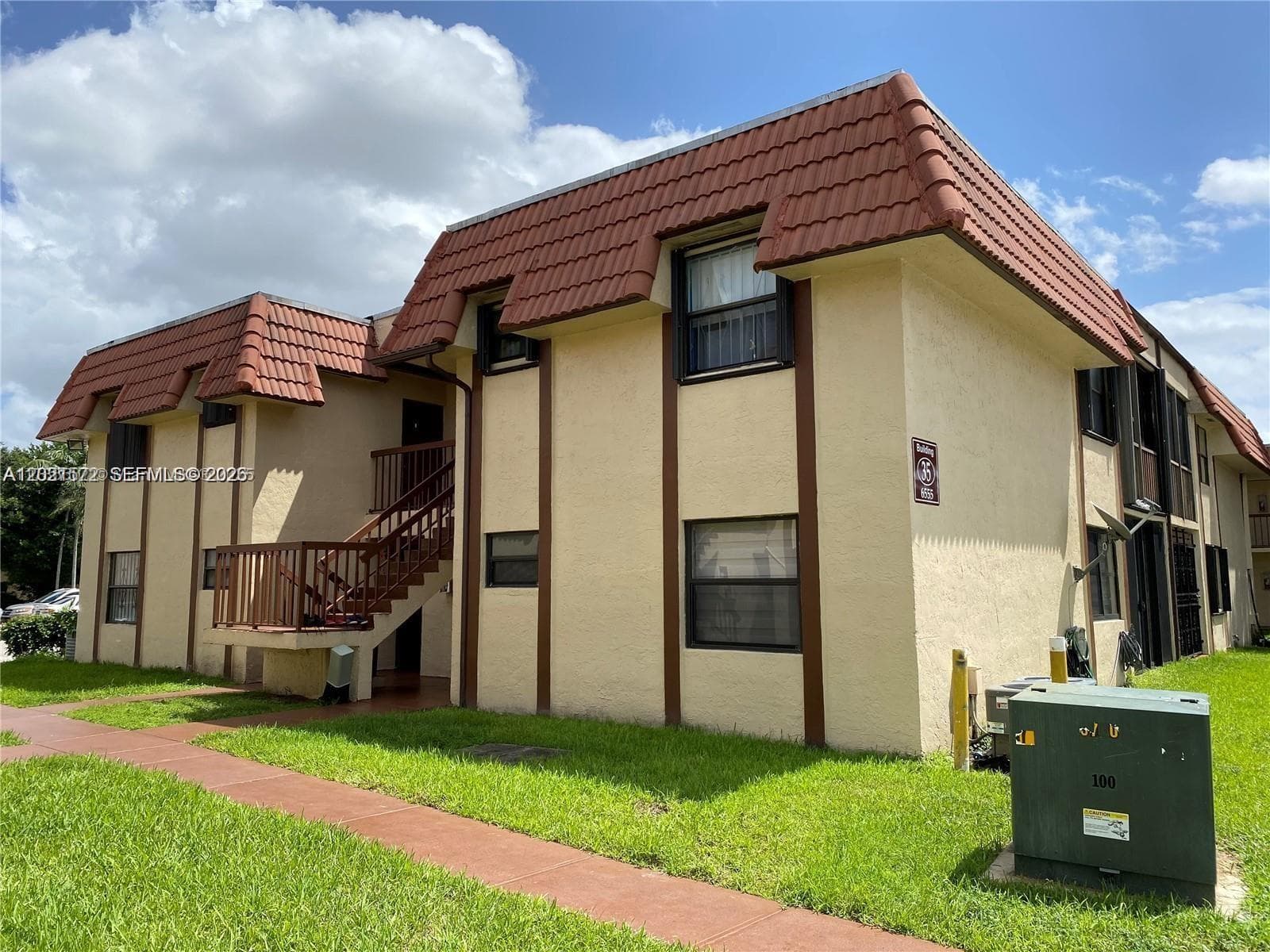 LAGO GRANDE · #13-21 in Hialeah - Photo 1