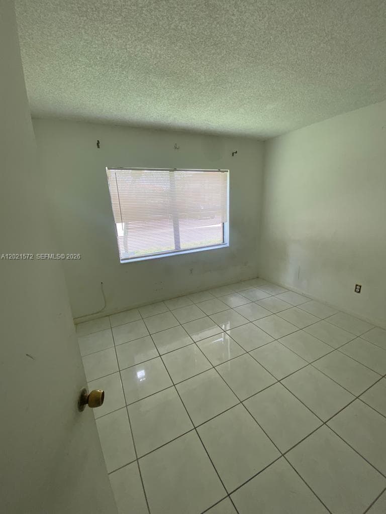 LAGO GRANDE · #13-21 in Hialeah - Photo 20