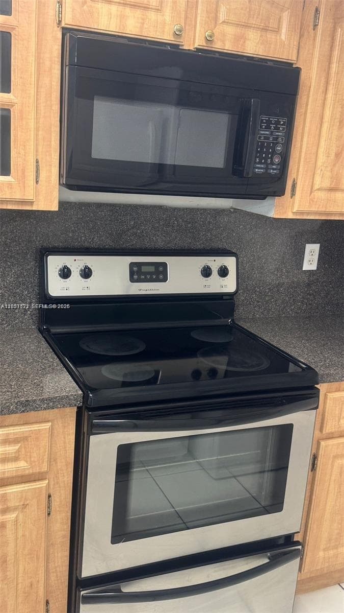 LAGO GRANDE · #13-21 in Hialeah - Photo 10