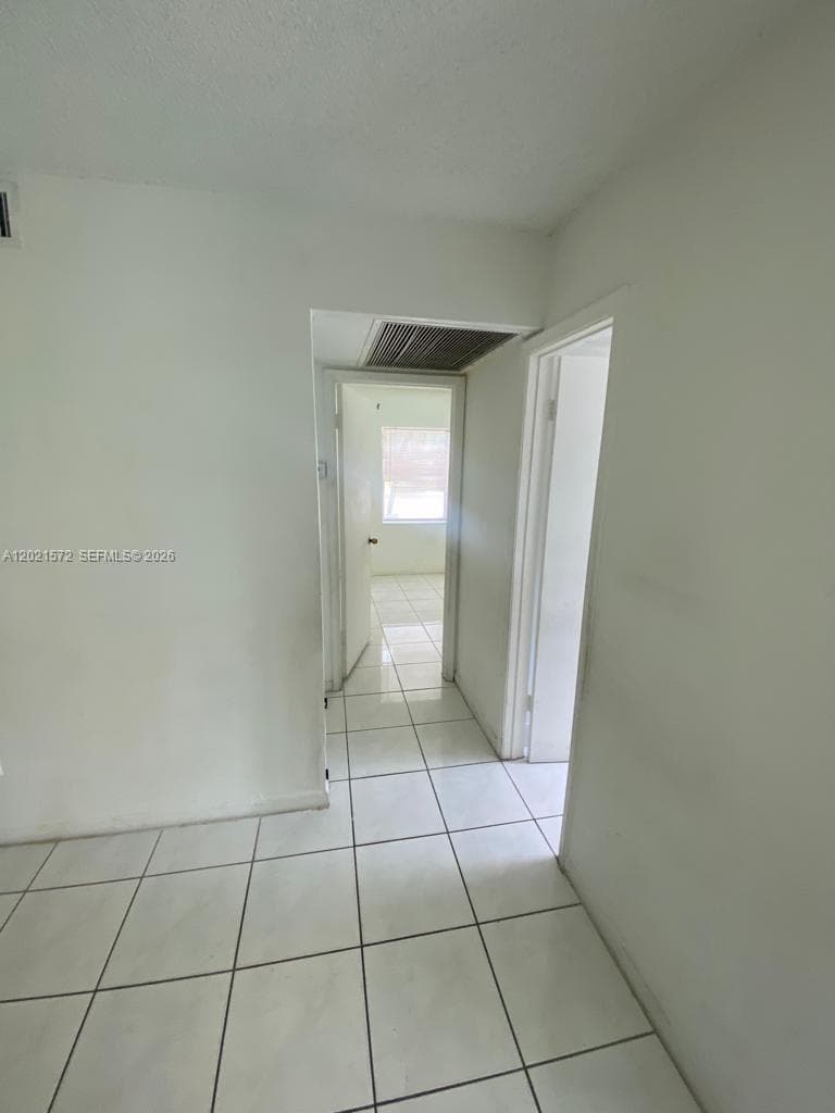 LAGO GRANDE · #13-21 in Hialeah - Photo 18
