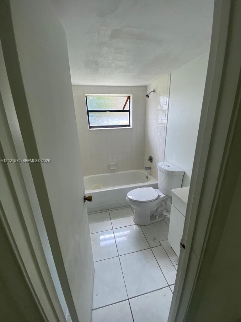 LAGO GRANDE · #13-21 in Hialeah - Photo 19