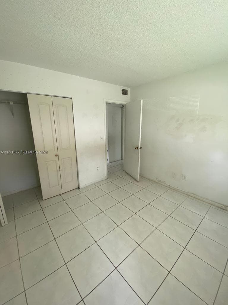 LAGO GRANDE · #13-21 in Hialeah - Photo 4