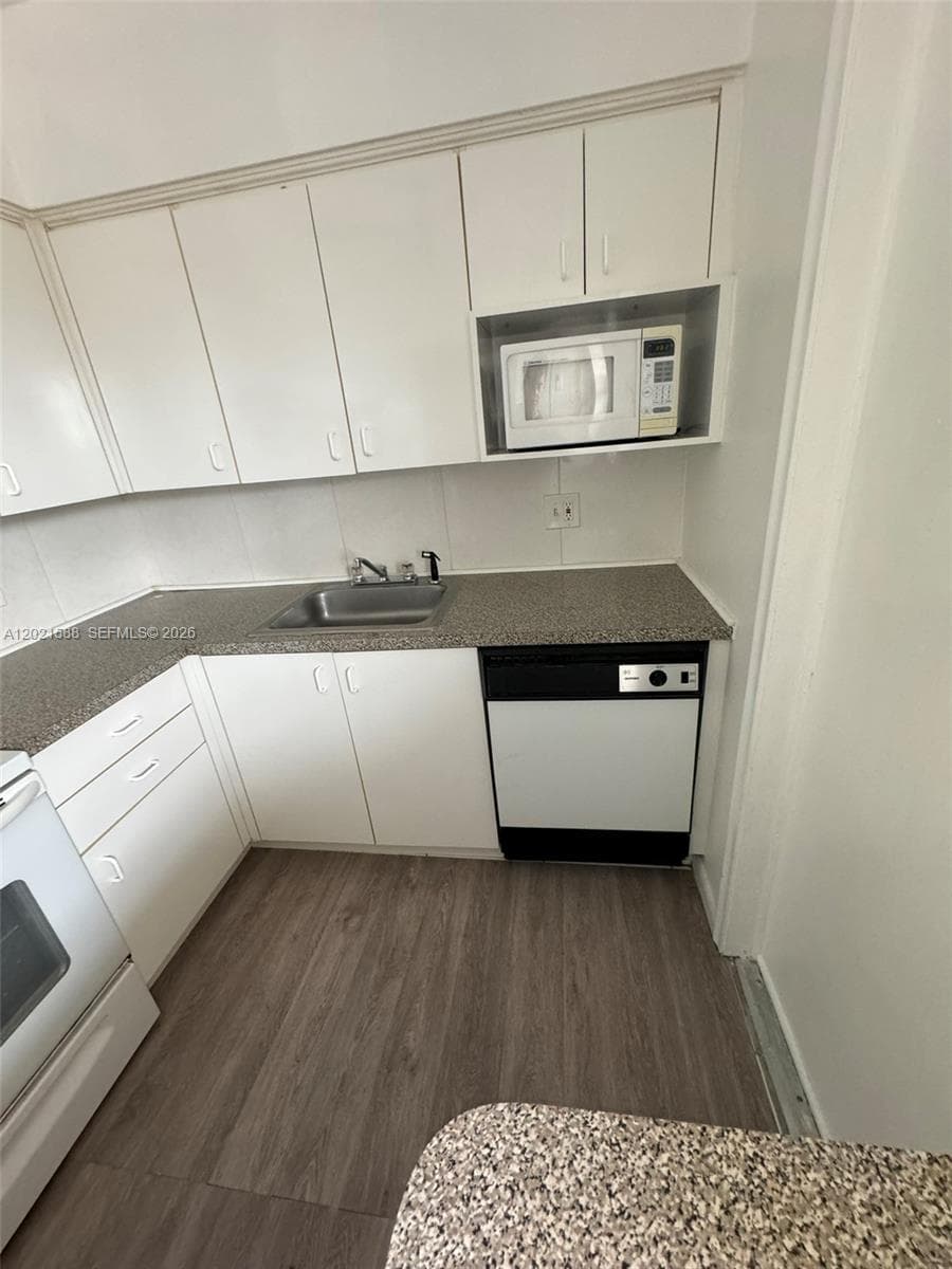 Biscayne Lake Gardens · #D329 in Aventura - Photo 23