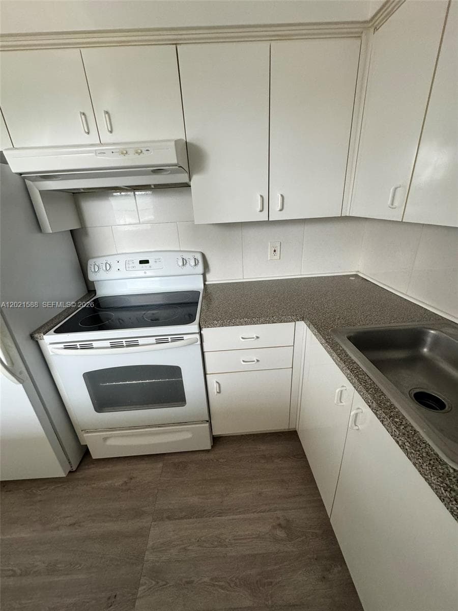 Biscayne Lake Gardens · #D329 in Aventura - Photo 24