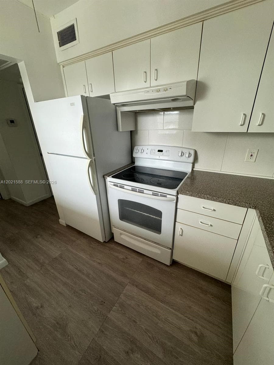 Biscayne Lake Gardens · #D329 in Aventura - Photo 10