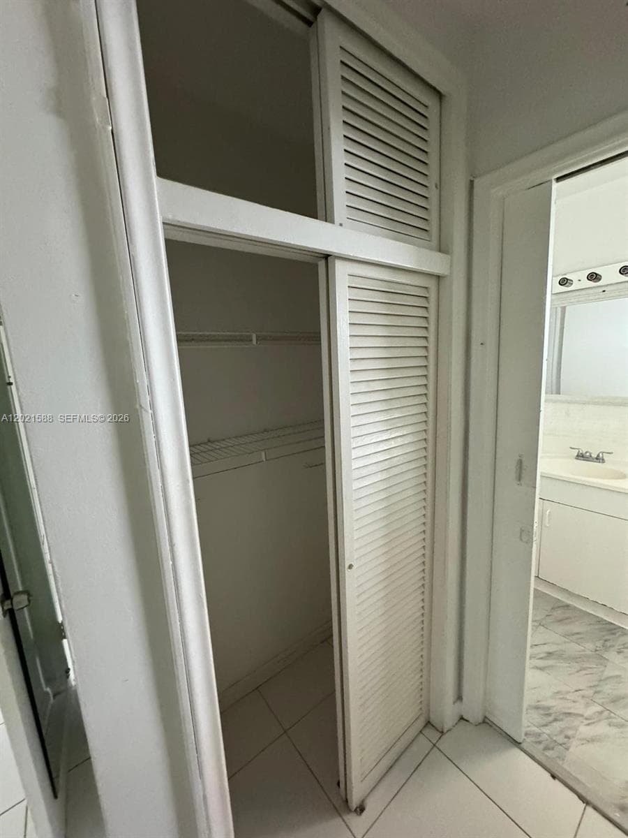 Biscayne Lake Gardens · #D329 in Aventura - Photo 8