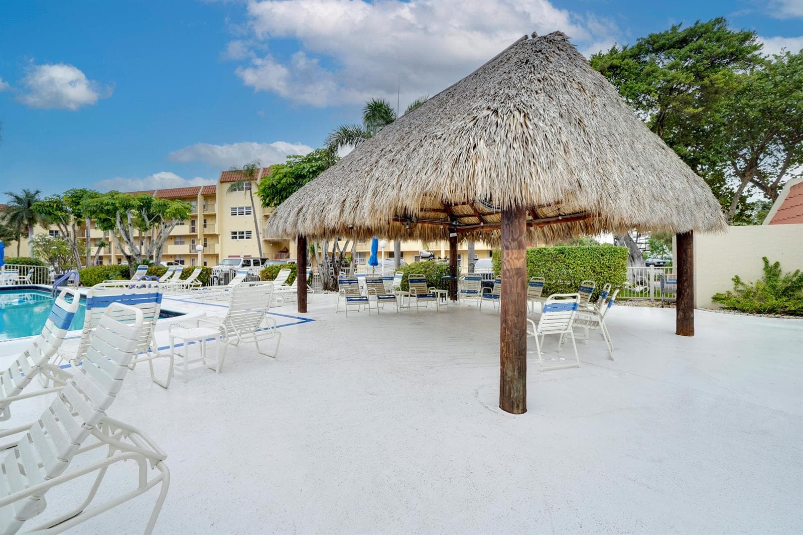 Tiki Hut (2)