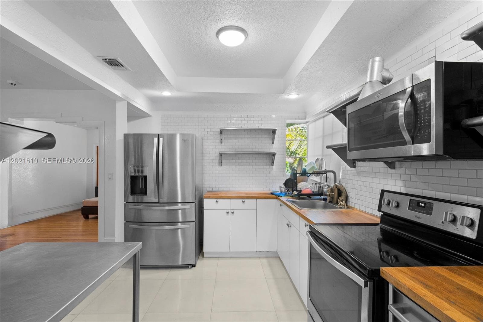 555 NE 73rd St photo 9