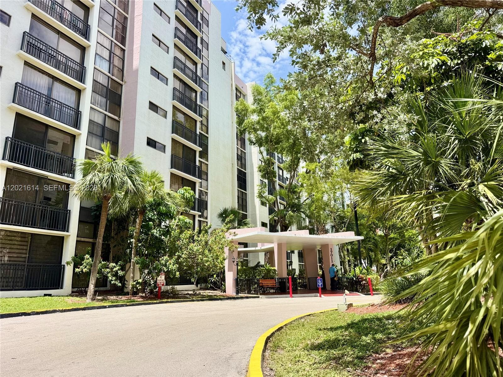 PLAZA OF AMERICAS CONDO · #117 in Sunny Isles Beach - Photo 1