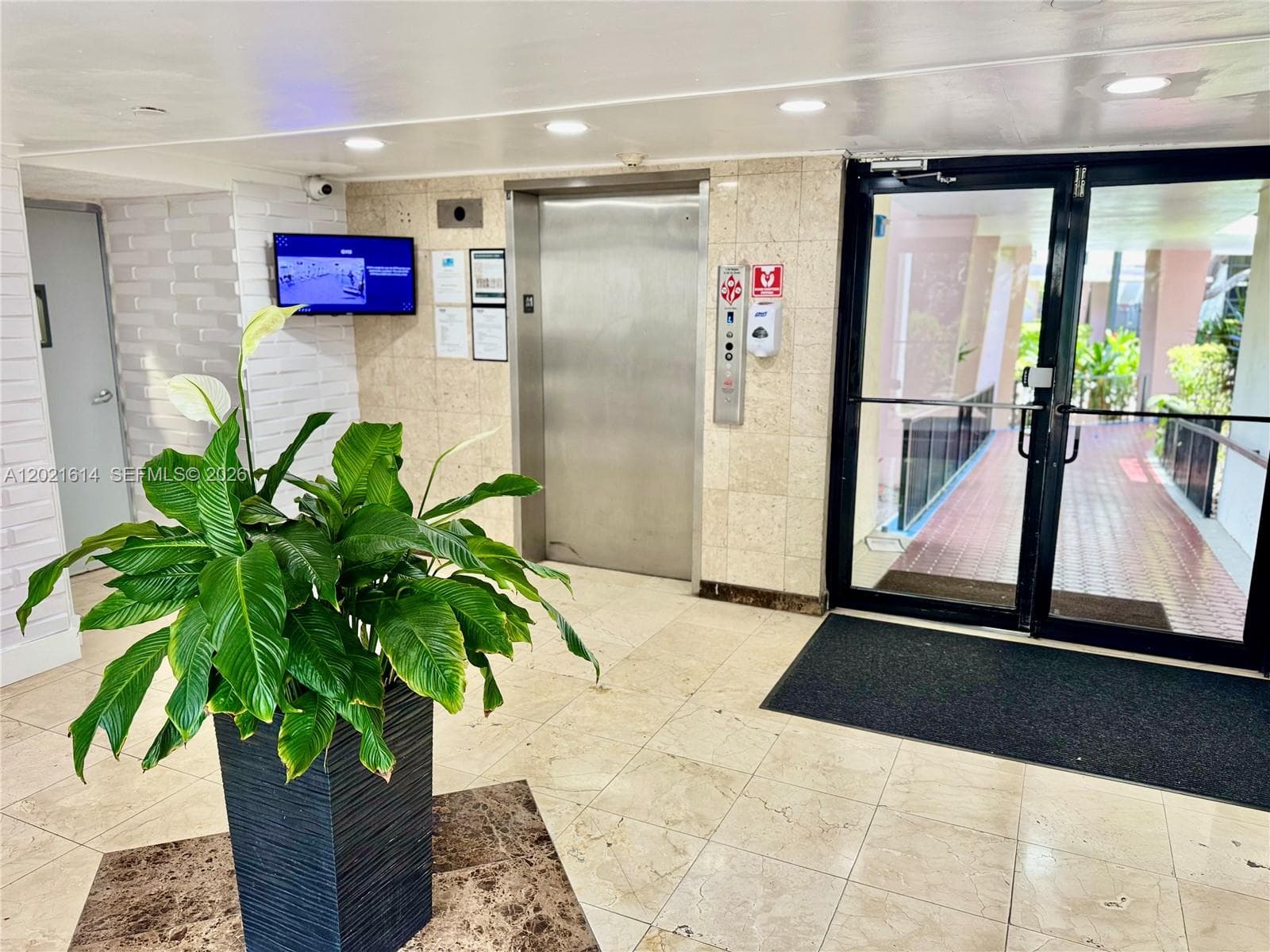 PLAZA OF AMERICAS CONDO · #117 in Sunny Isles Beach - Photo 4
