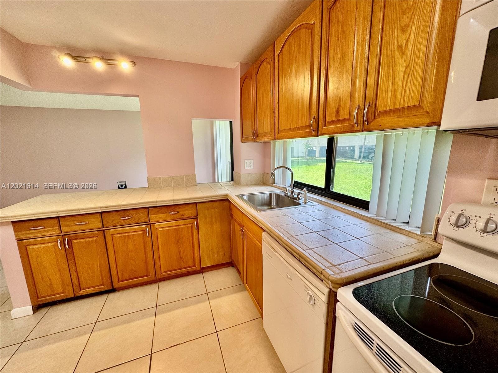 PLAZA OF AMERICAS CONDO · #117 in Sunny Isles Beach - Photo 8