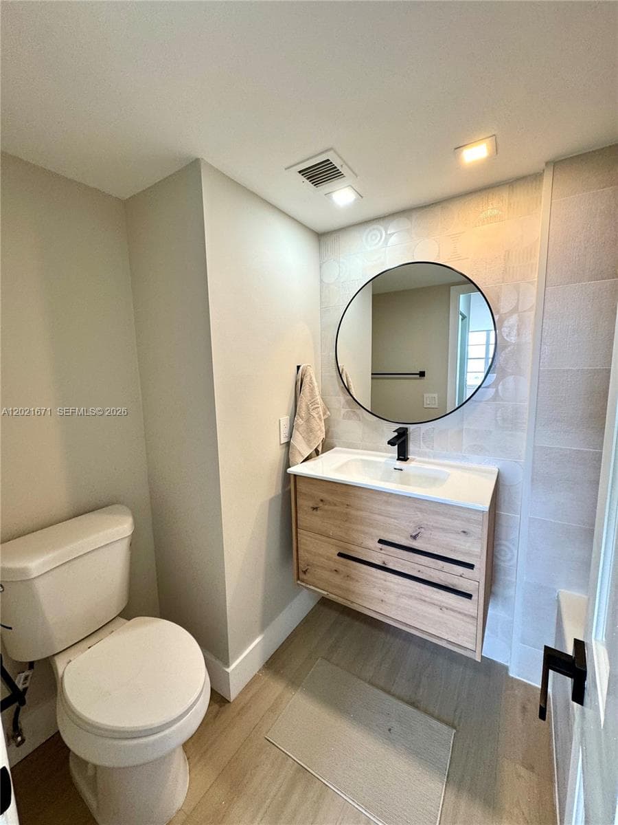 ADMIRALS PORT CONDO · #1607E in Aventura - Photo 29