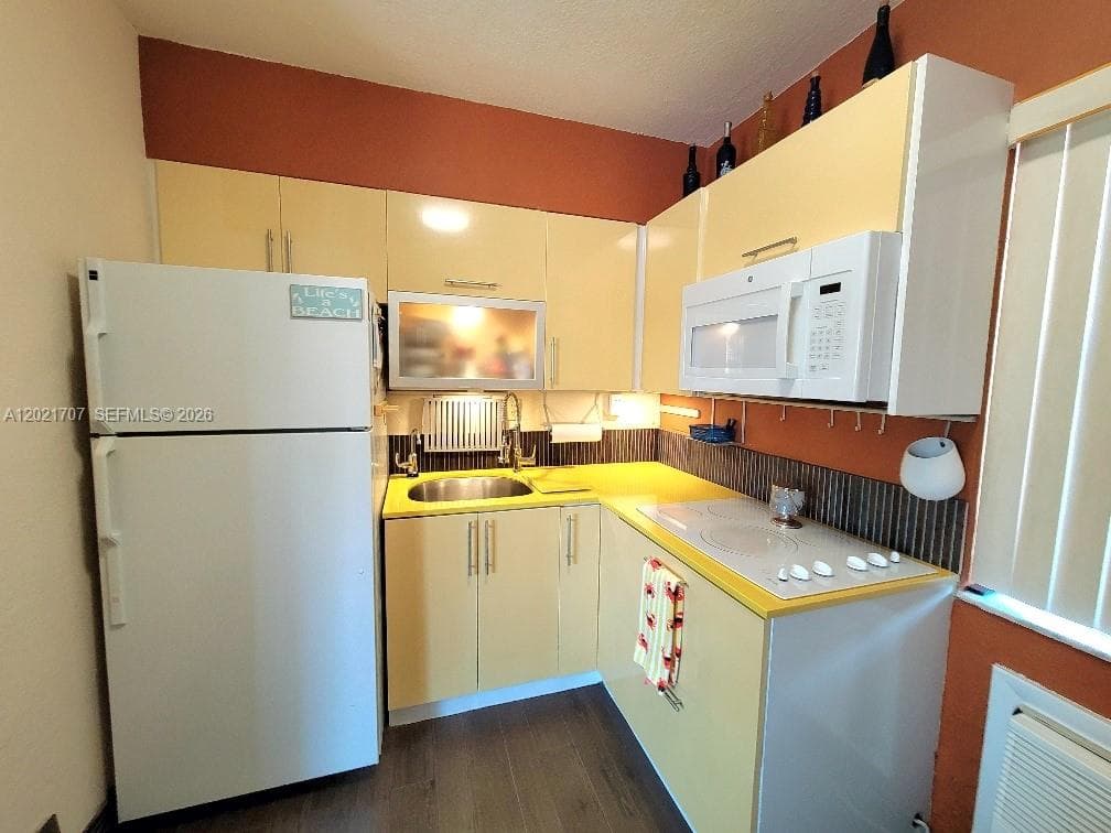BEACH TERRACE RESORT · #B101 in Hollywood - Photo 8