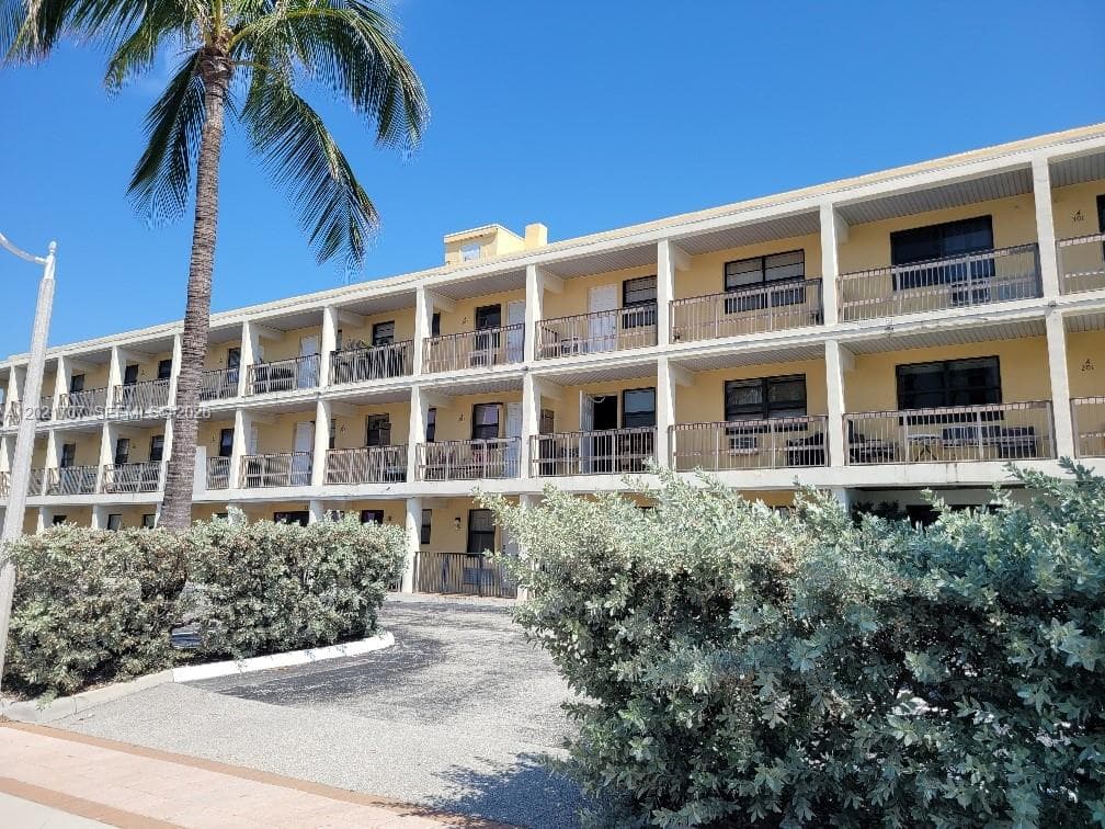 BEACH TERRACE RESORT · #B101 in Hollywood - Photo 25