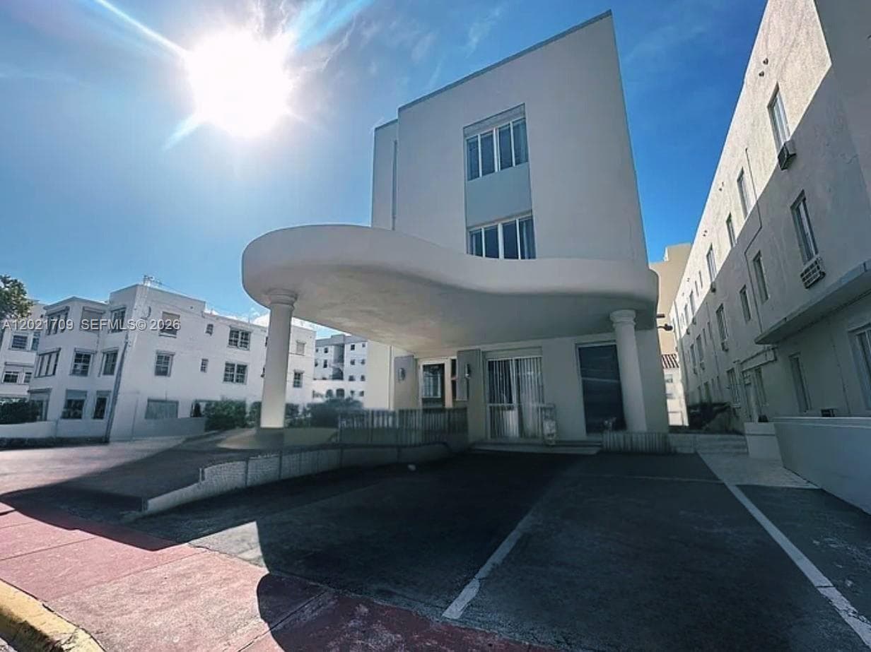 OCEAN VILLAS CONDO · #S-306 in Miami Beach - Photo 1