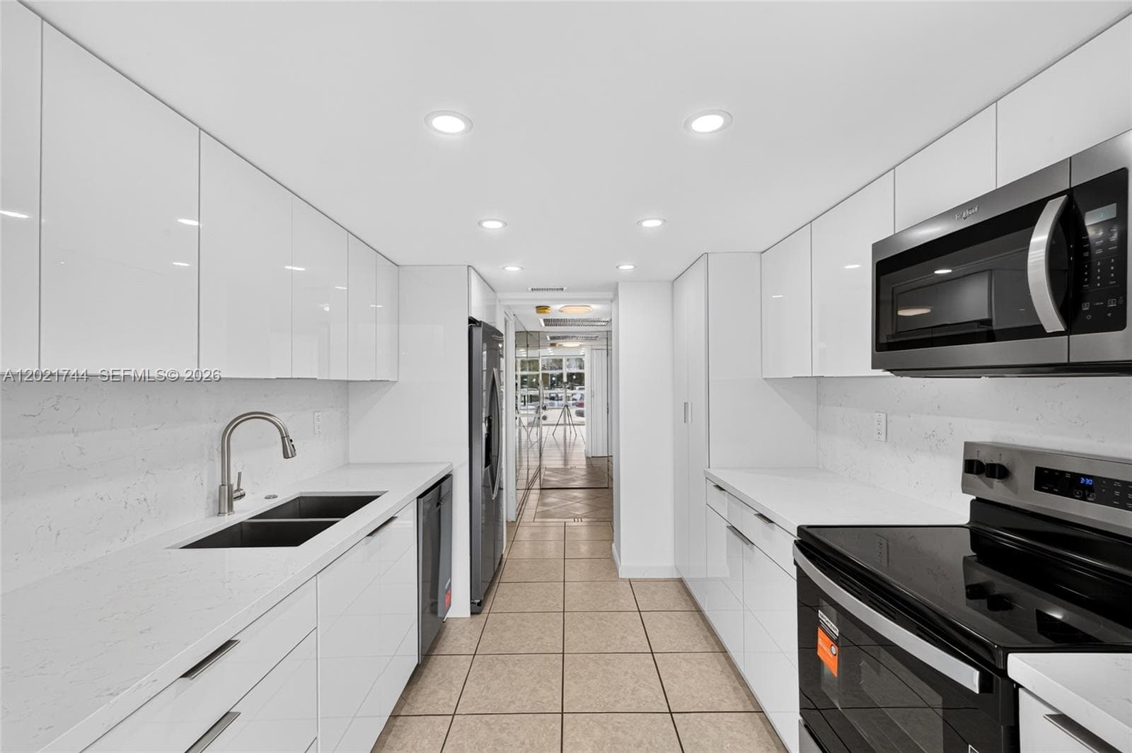 DESOTO PARK · #120 in Hallandale Beach - Photo 3