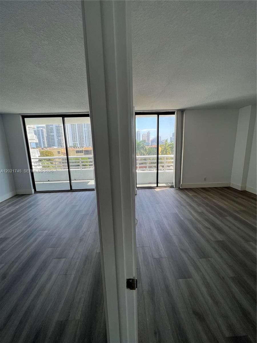 PARC CENTRAL · #616 in Aventura - Photo 16