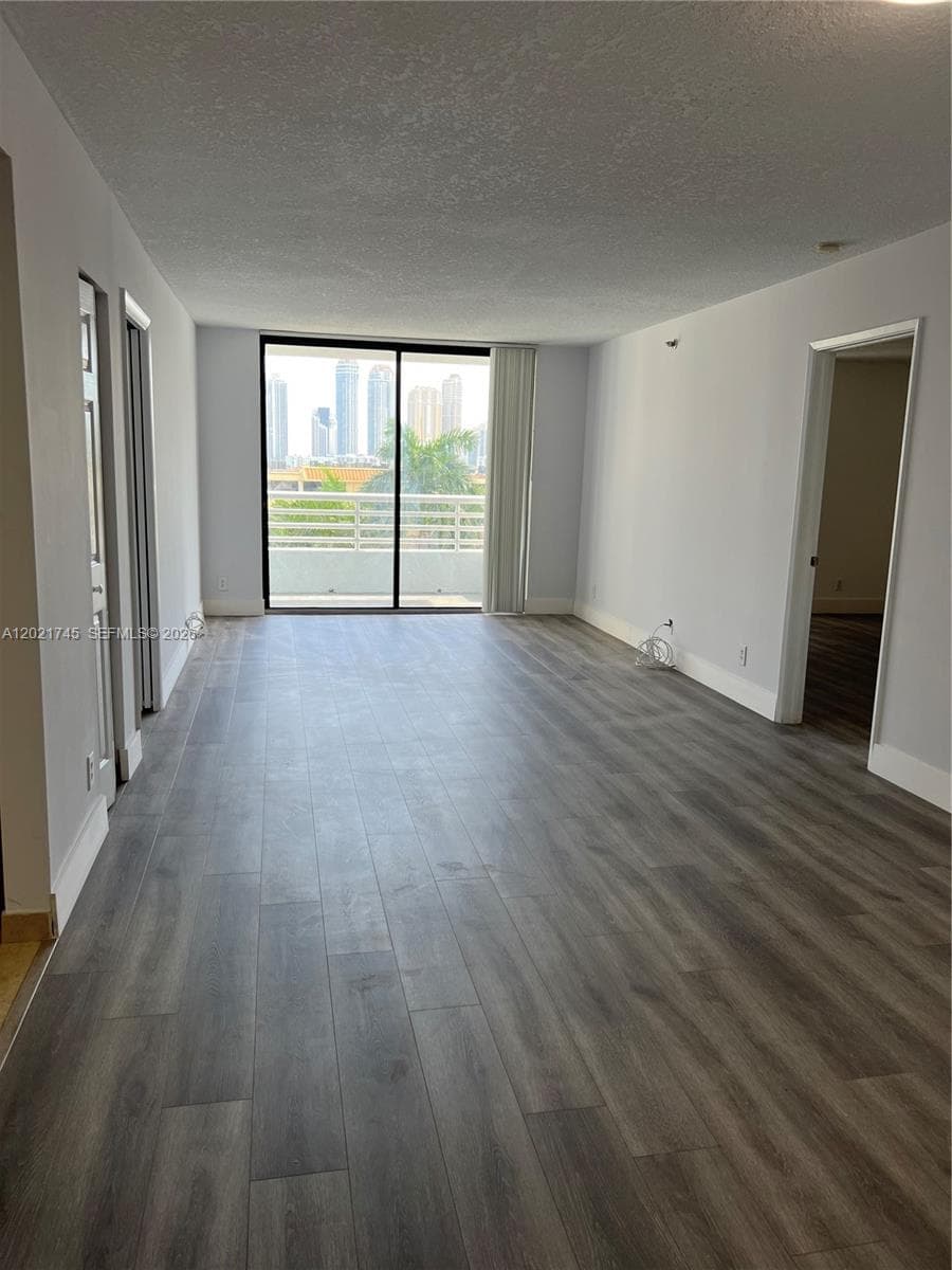 PARC CENTRAL · #616 in Aventura - Photo 4