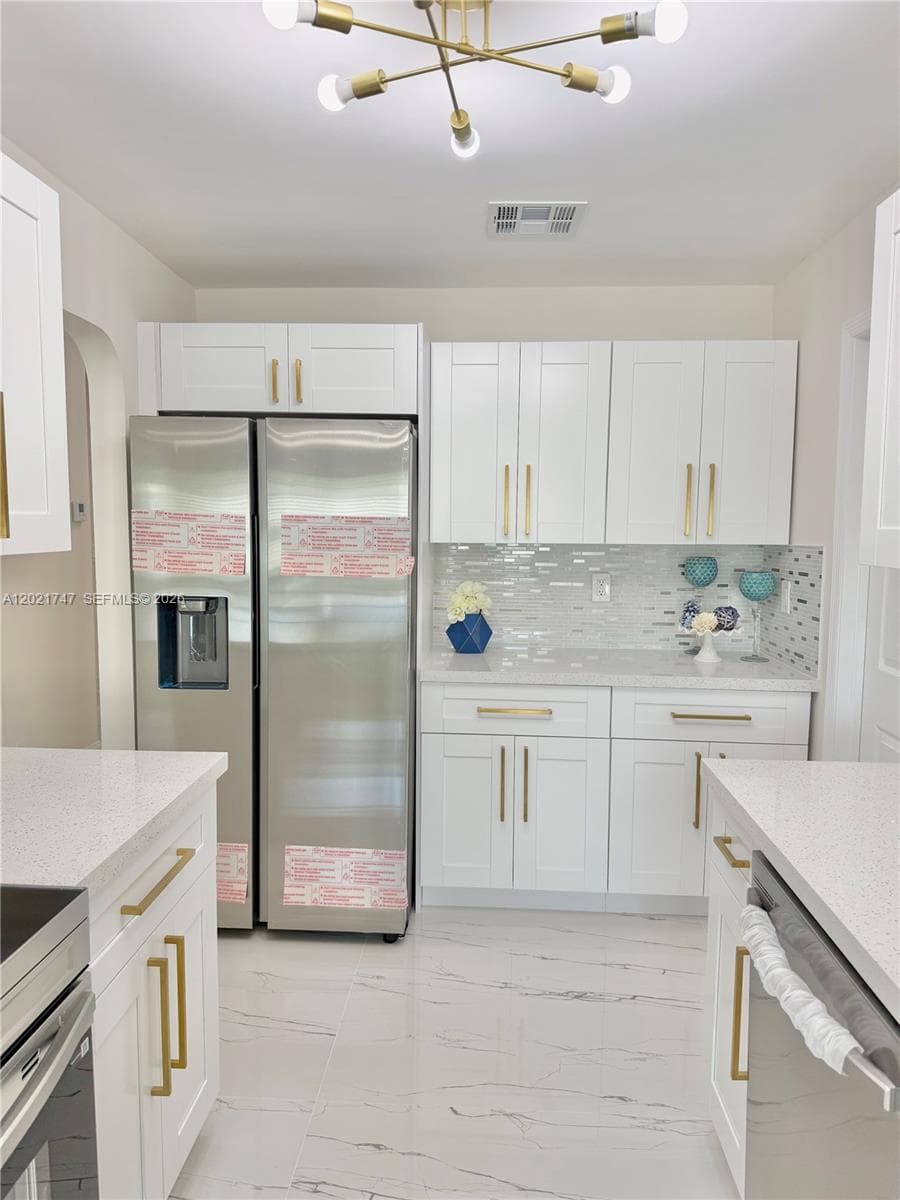 1555 NW 6th Ave photo 17