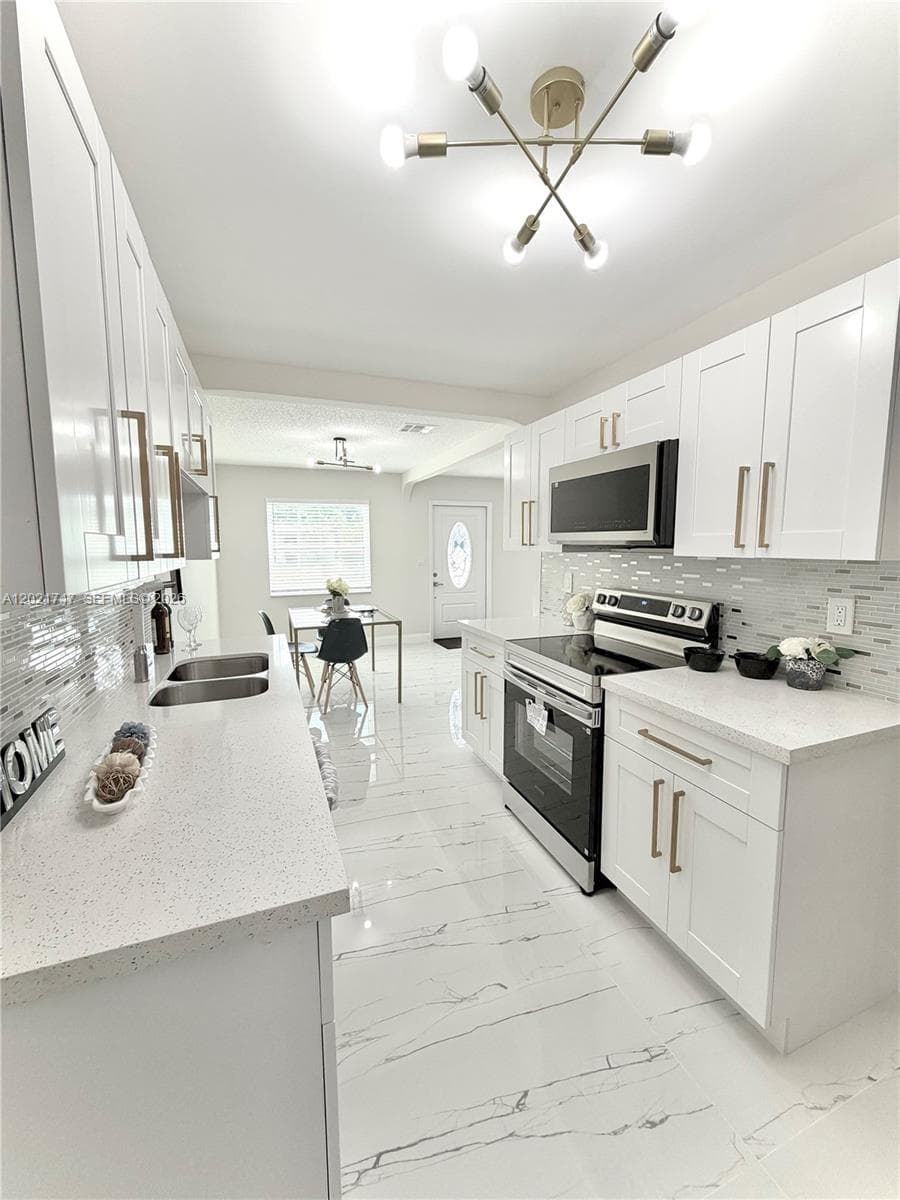 1555 NW 6th Ave photo 16