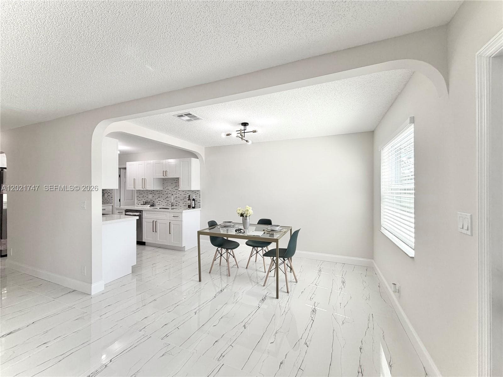 1555 NW 6th Ave photo 9
