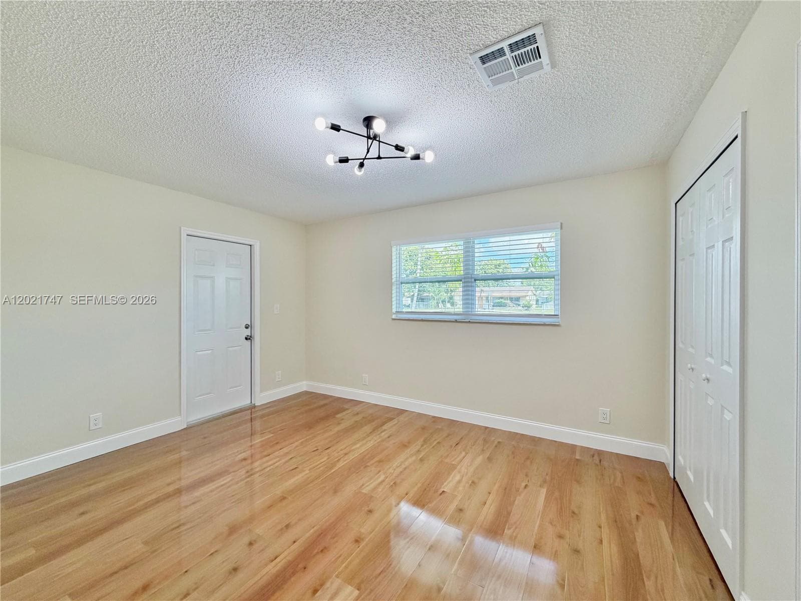 1555 NW 6th Ave photo 30