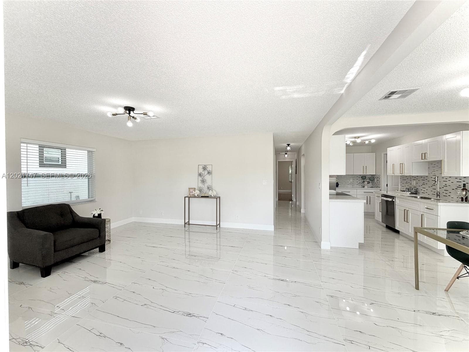 1555 NW 6th Ave photo 10