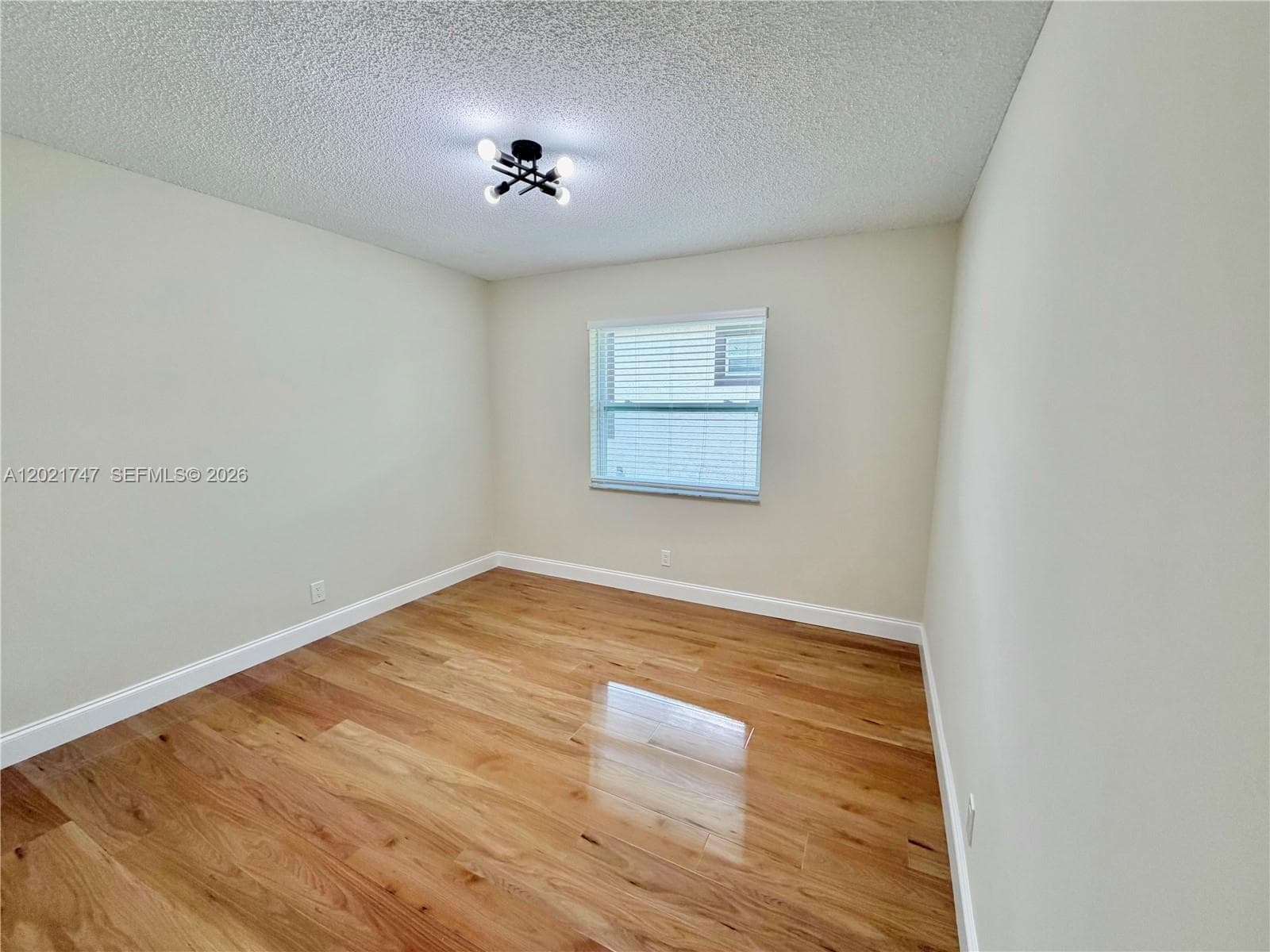 1555 NW 6th Ave photo 37