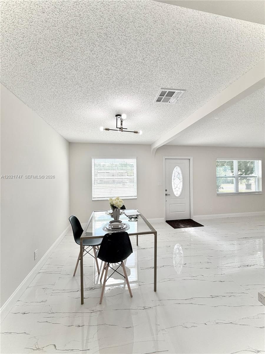 1555 NW 6th Ave photo 11