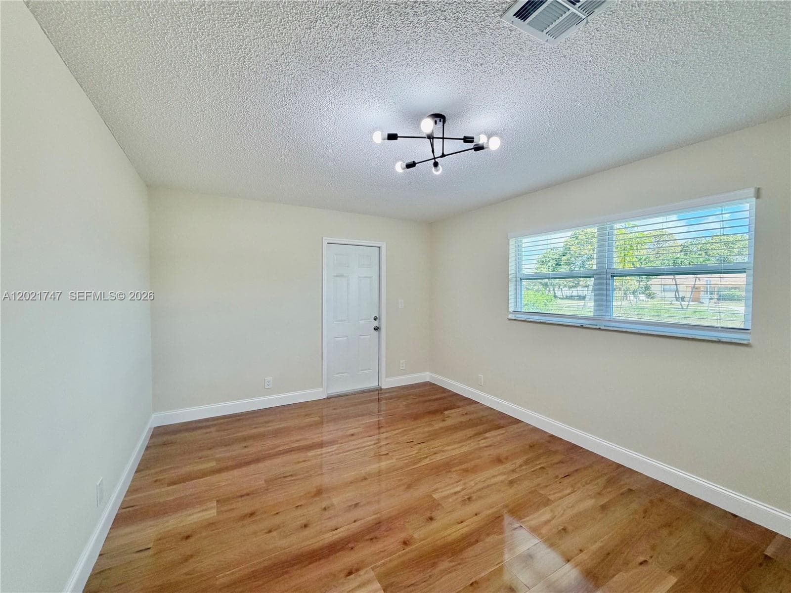 1555 NW 6th Ave photo 31