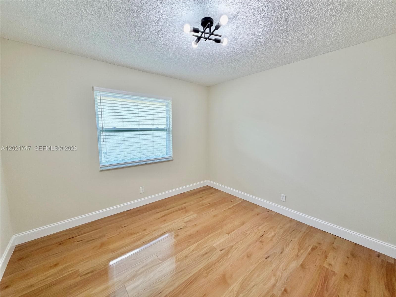 1555 NW 6th Ave photo 39