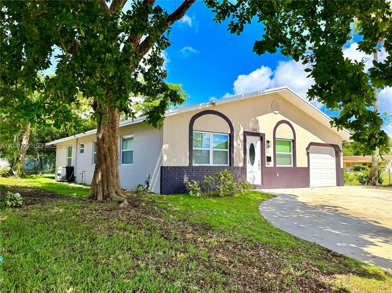 1555 NW 6th Ave photo 4