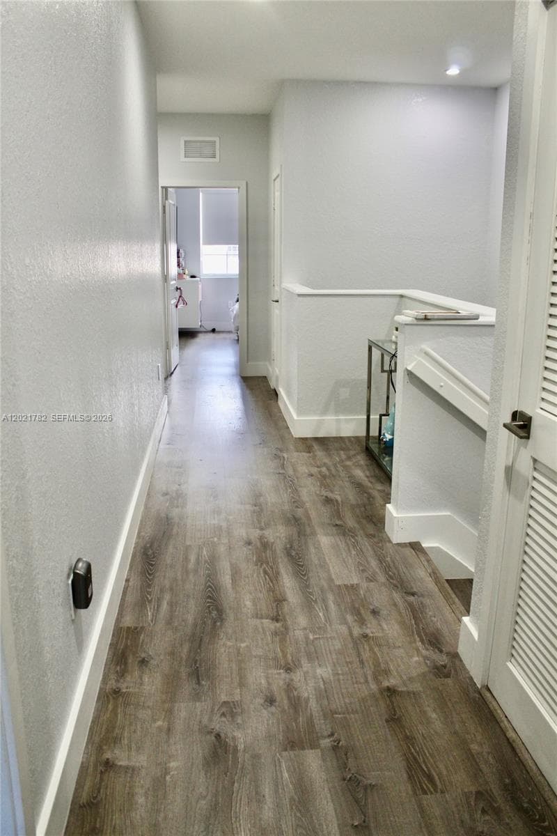 1463 SE 24th Ter photo 5