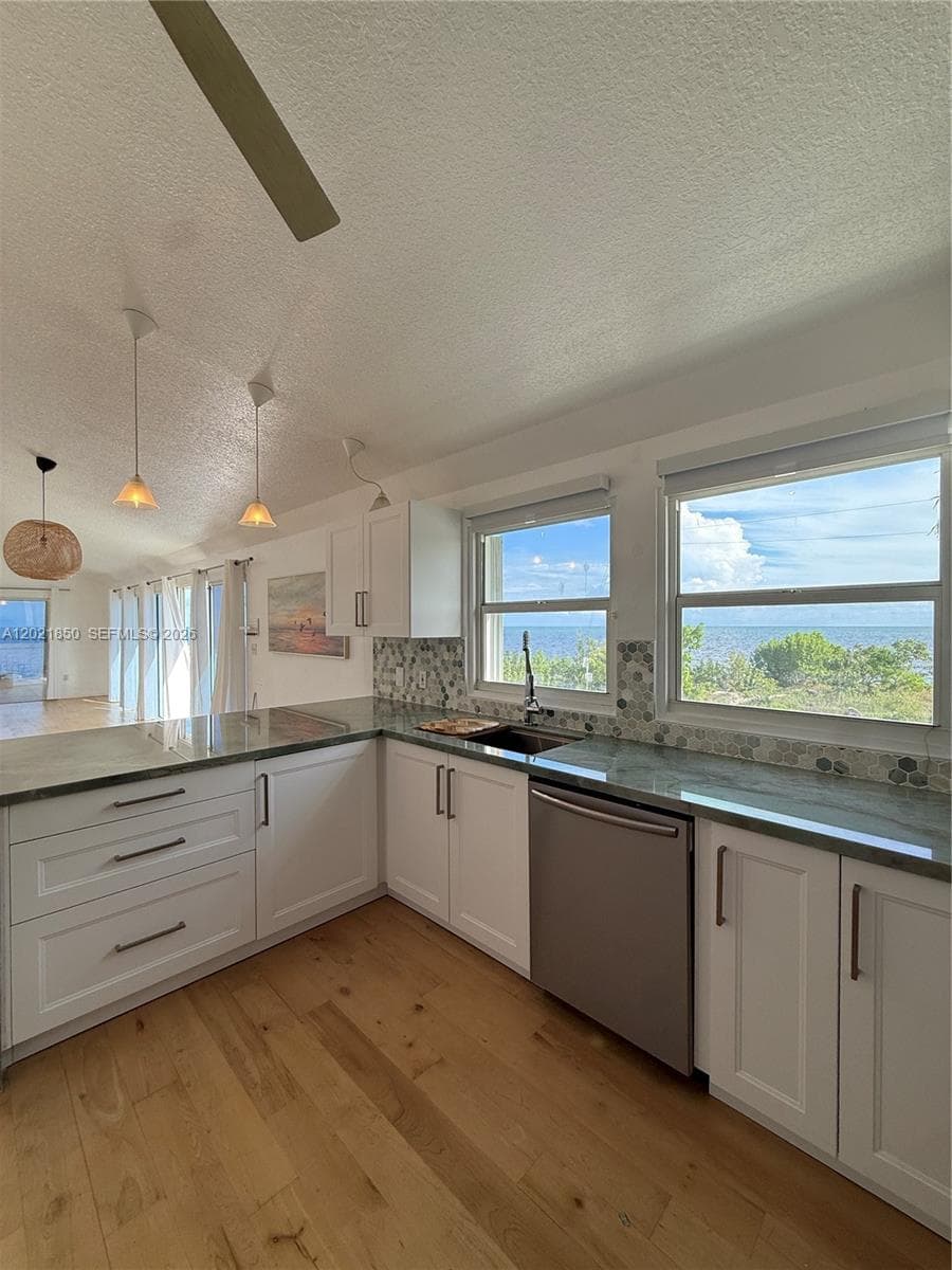 172 Valois Blvd photo 23