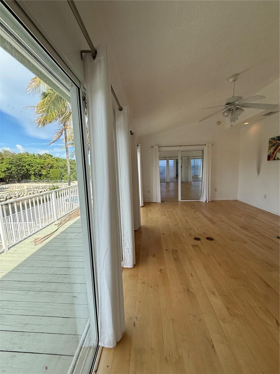 172 Valois Blvd photo 17